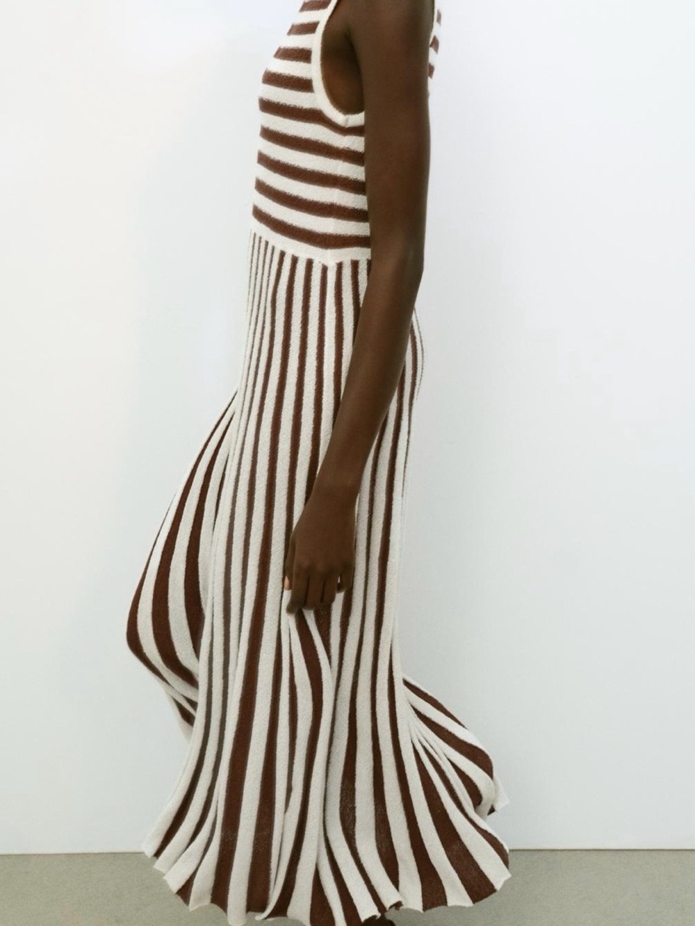 Zara Long Textured Pleated Striped Dress
Size S ECRU / BROWN